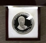 Янукович европейцям дарував монети зі своїм зображенням