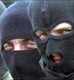 У Львові люди у масках прийшли до СБУ, щоб випустили членів «Патріота України»