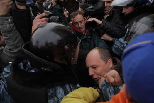 День свободи на Майдані: "помаранчеві" пішли стіною на мітинг Калашнікова (Фото-Відео)