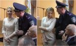 Прихильники Тимошенко на Банковій б'ють міліціонерів різками. Бо вони неслухнянні