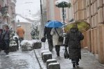 Першому снігу в Чернівцях не раділи лише комунальники