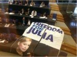 У Європарламенті розклали плакат "Юлі - волю"
