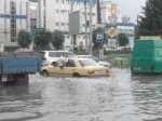В Чернівецькій міській раді кажуть, що зливову каналізацію міста чистять щодня