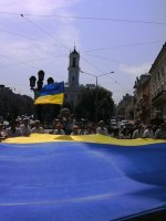 В Чернівцях відбувся флеш-моб до Дня прапора України ФОТО