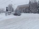 Чернівецька влада каже, що прибирає сніг цілодобово. Однак результатів тієї роботи мало видко