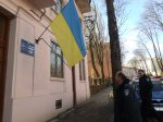 Невідомі викрали прапор ВО «Батьківщина» з фасаду офісу