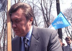 Янукович - рекордсмен серед українських чиновників за рівнем доходів 