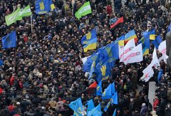 На мітингу опозиції в Києві більше 20 тисяч люду