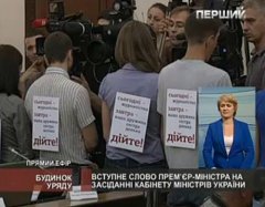 Азаров наказав позбавити акредитації журналістів, які вимагали розслідувати побиття колег