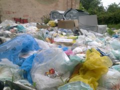 Чернівецька дитяча лікарня потопає в смітті