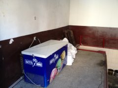 Холодильні машини приватника заряджають електроенергією в гаражі Чернівецької міської ради ОНОВЛЕНО