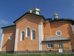 У буковинському селі попа гонять з церкви