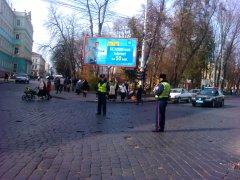 Влада зібрала (зігнала) кілька тисяч людей на "Буковинське віче"