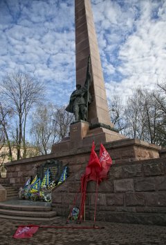День жовтневої революції в Чернівцях пройшов з попом, хрестом і кадилом
