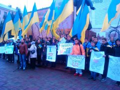 В Чернівцях молодь організувала Євромайдан