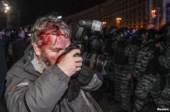 Після жорстокого побиття «Беркутом» Євромайдан вимагає відставки Януковича