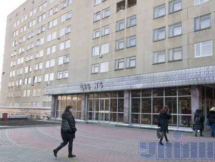 У лікарню Тимошенко приїхали два автобуси з міліцією, ще 60 міліціонерів прийшли пішки