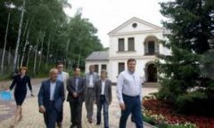 Євромайдан іде до Януковича… «на прощу»