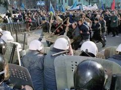 У вирішальний момент штурму Евромайдану підрозділ внутрішніх військ відмовився виконувати наказ - Волинець