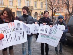 Студенти Буковини пікетували міську раду за переслідування