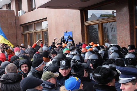 У Франківську протестувальники захопили ОДА