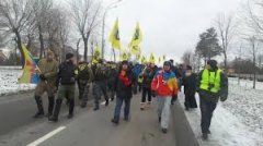 «Народний блокпост»: люди йдуть до «Межигір’я» пішки