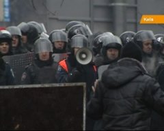 Матері військовослужбовців виходять на Майдан забирати синів-силовиків