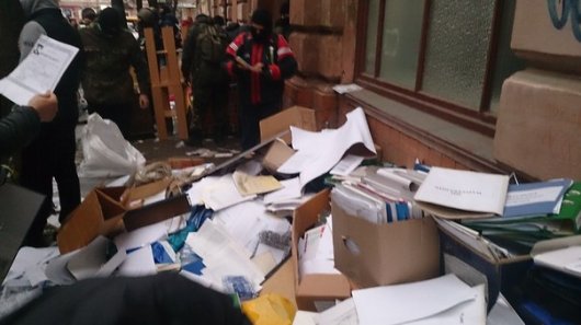 Правий сектор Буковини зупинив пограбування офісу партії регіонів