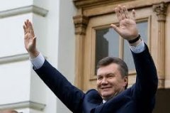 Янукович втікає з країни