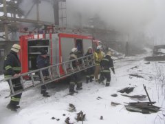 Чернівецькі рятувальники навчалися ліквідовувати пожежу на промисловій будівлі