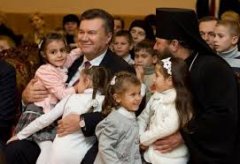 Янукович прилетів на Буковину у Банчени до Жара?