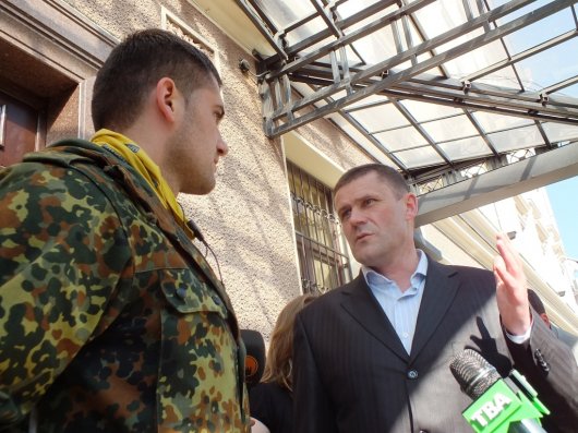 У Чернівцях знову пікетували СБУ. Наливайченко пообіцяв звільнити Кіцула (ФОТО)