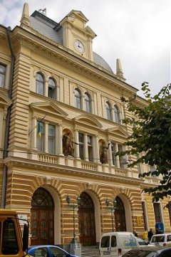 В історичній будівлі Чернівецького поштамту відкрито оновлену операційну залу