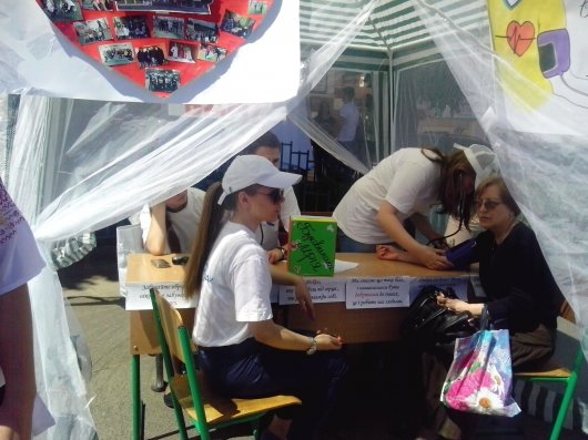 На Центральній площі Чернівців студенти влаштували благодійний ярмарок (ФОТО)