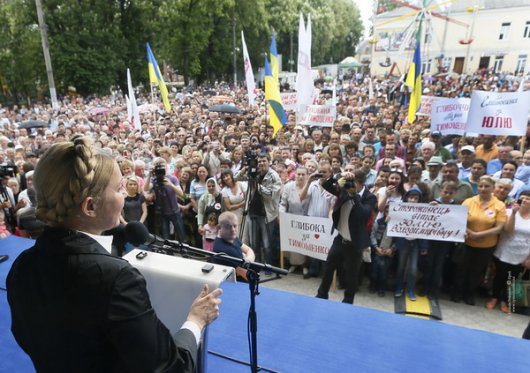 В Сторожинці Тимошенко взяли в облогу