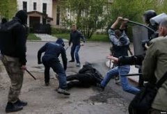 На Донбасі терористи звільнили трьох заручників зі слідами катувань
