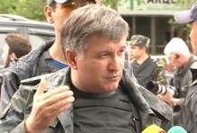 Аваков дав "адекватним" терористам ще кілька годин, після чого пообіцяв жорсткі дії