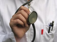 Буковинські медики в середньому отримують більше 2 тис. гривень зарплати