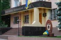 Прокуратура вимагає звільнити проїжджу частину в центрі Чернівців від незаконно встановленого літнього майданчика