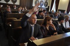 Парламент не знайшов підстав для розпуску Чернівецької міськради