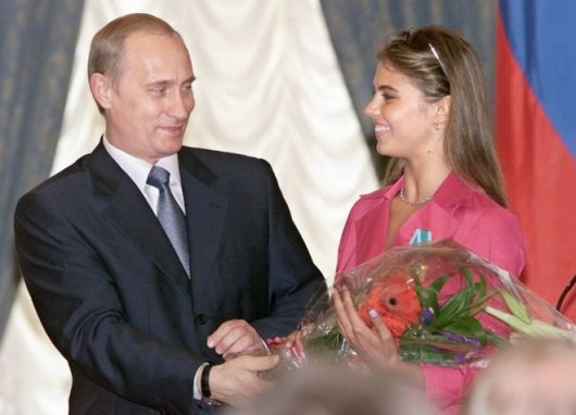 Журналісти врешті порахували дітей коханки Путіна від "невідомого героя"