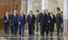 Путін і президент Молдови ледь не почубились на саміті в Мінську