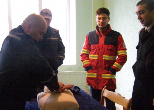 Чернівецькі лікарі навчали рятувальників правильно надавати першу домедичну допомогу