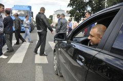 Дипломат Василь Філіпчук став посередником у переговорах з громадянами, які заблокували дороги у Вашківцях