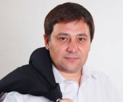 Депутат Чернівецької міськради воїн-доброволець Василь Максимюк повертається з війни поранений