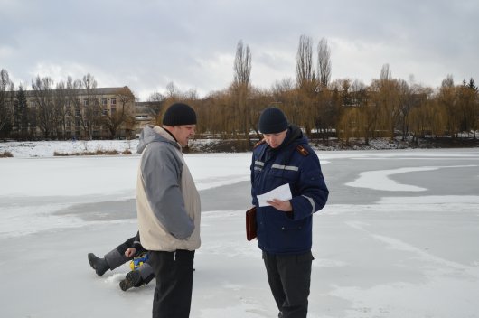 Буковинські рятувальники нагадують про правила поведінки на льоду