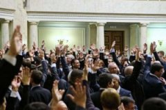 До внесення змін у Регламент Чернівецької міської ради депутатам пропонують голосувати руками