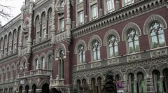 Відтік гривневих депозитів з українських банків досяг майже 14%, валютних - наближається до 40%