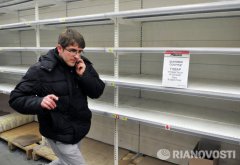 Губернатор Чернівецької області закликає краян масово не скуповувати продукти