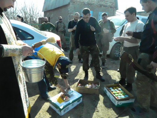 Волонтери з Буковини святкували Великдень на передовій